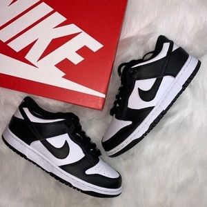 Nike Dunk Low Retro
White Black Panda